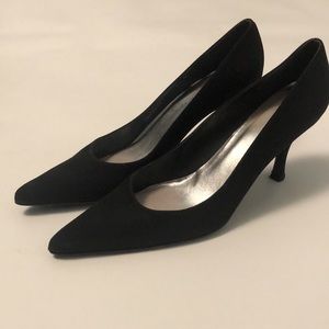 Vintage Women’s Stuart Weitzman Narrow Black Pumps 9.5N